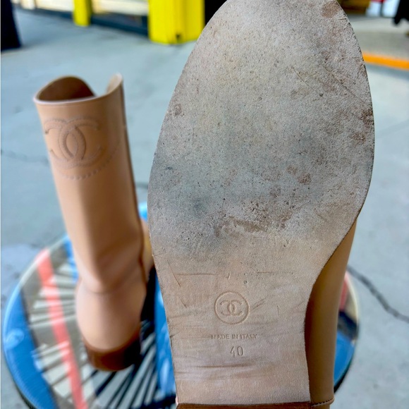 CHANEL Cream/Nude Ascot Western Ankle Boots/40 - Picture 4 of 6